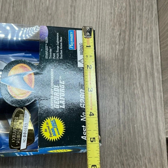 Star Trek Collector Series Lt Cdr. Geordi La Forge Starfleet Edition-Playmates - Picture 8 of 9